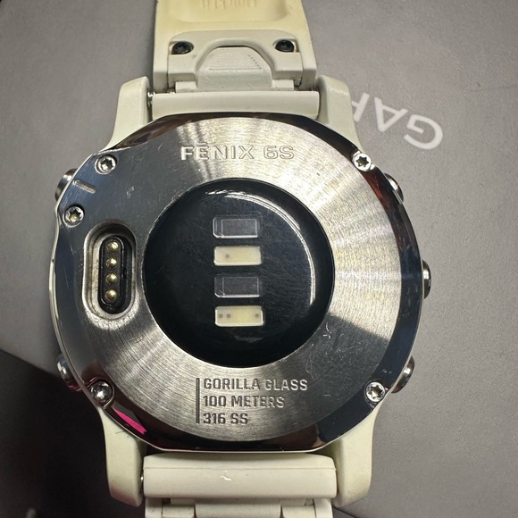 Garmin Fēnix 6S 42 mm Smartwatch in White - Picture 2 of 3